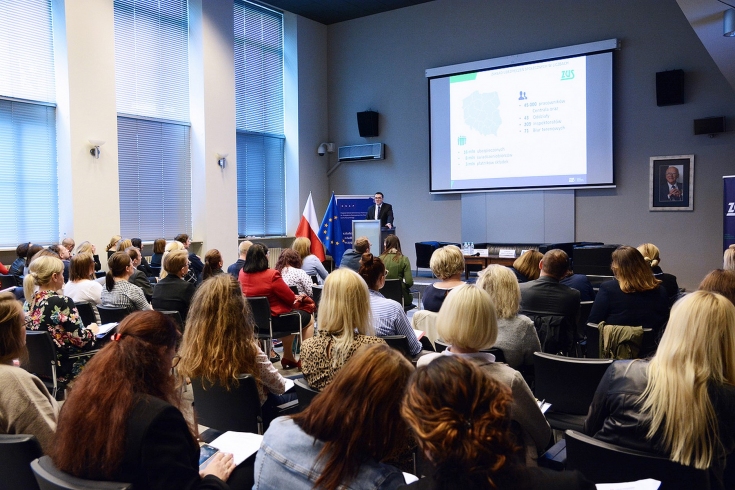 uczestnicy konferencji podczas wystąpienia prelegenta